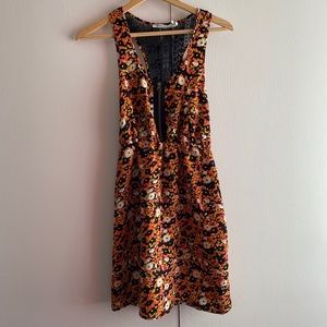 Sleeveless floral short dress